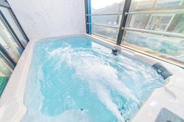 Gapyeong Mountain High Kids Poolvilla