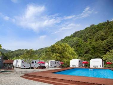 Flower Caravan Pension