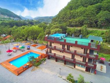 Flower Caravan Pension