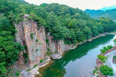 Danyang The Valley Pension