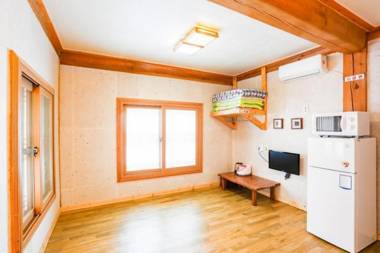 Danyang Full of Happiness Hanok Pension