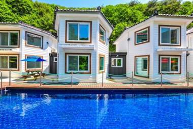Gapyeong Camel Pension (swimming pool spa)