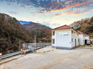 Gapyeong Camel Pension (swimming pool spa)