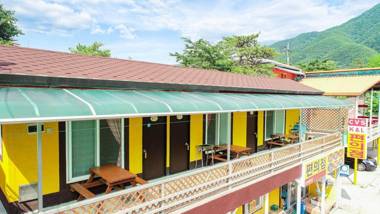 Cheongpyeong Gangmaeul Pension