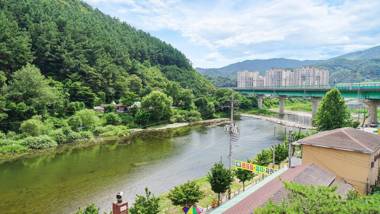 Cheongpyeong Gangmaeul Pension