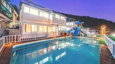 Gapyeong shinbi kids poolvilla