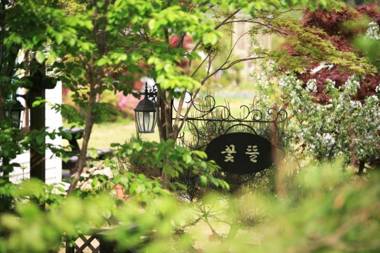 Flower field Pension