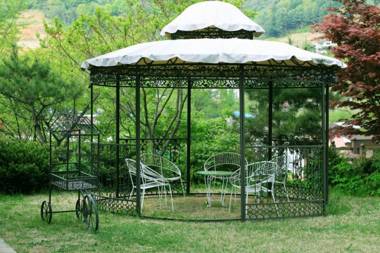 Flower field Pension