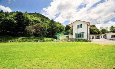 Samjung-gol Grassfield Pension