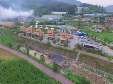 Gapyeong Week Palm Glamping Pension