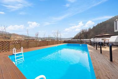 Gapyeong Dog Land Caravan