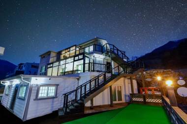 Sellin Onsu Swimming Pool Pension