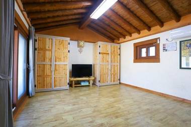 Gongju Sangsin Heuljip Pension