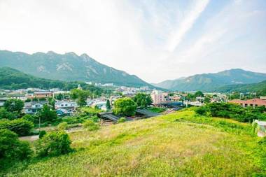 Gongju Donghaksa Moodwa Pension