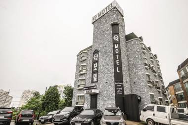 Q Motel Wanju