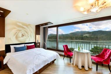 Moonlight Blue Pension