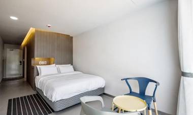 Parotia waterhouse hotel