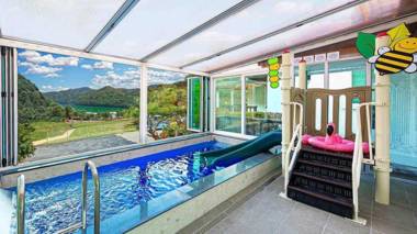 ello-el kids Pool Villa Pension