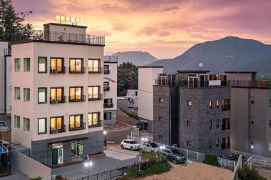 Gapyeong Ribbon Poolvilla Pension
