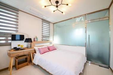 Nami Island Pig Dream Spa Pension