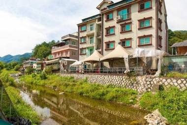 Chuncheon (Namiseom) Pine Hill Pension