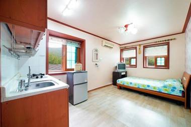 Hongcheon White House Pension