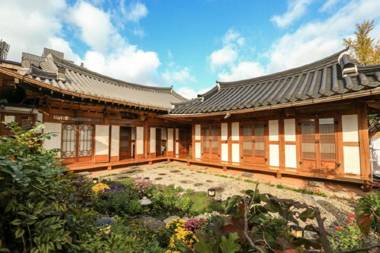 Bukyungdang Hanok Guesthouse
