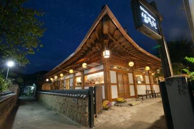 Samlockhon Hanok Guesthouse