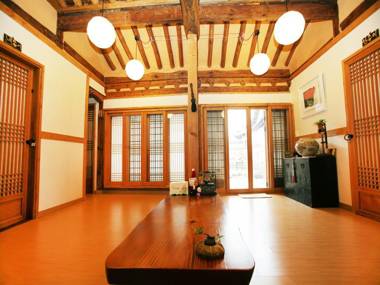 Saekdong Jeogori Hanok Guesthouse Jeonju