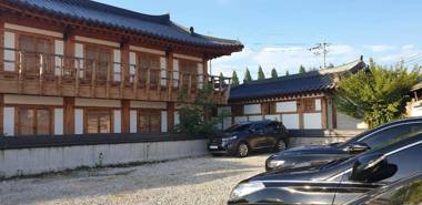 Leega Hanok