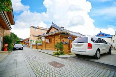 Jeonju Hanok Maeul Damso