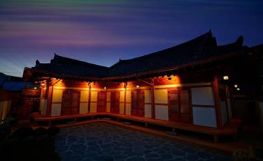 Jeonju Hanok Sukbak Chaehumgwan