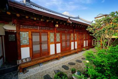 Jeonju Hanok Maeul Deungyongjae Gotek