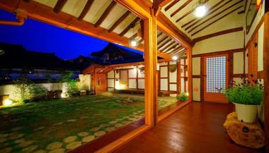 Hanulgiwa Hanok Stay