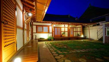 Hanulgiwa Hanok Stay
