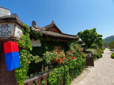 Gyodong Salrae Guesthouse