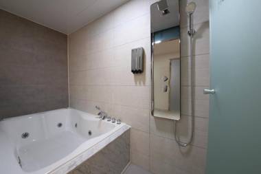 2Night Business Hotel