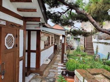 Jeonju Geu-ri-woon Jip Guesthouse