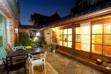 Jeonju Bodhi Tree Embroidery Story Hanok