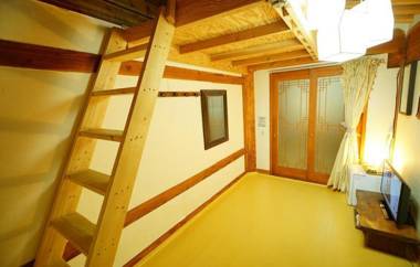 Gyeonggijeon Byeoldangchae Jeonju Hanok Village