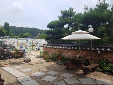 Gyeonggijeon Byeoldangchae Jeonju Hanok Village