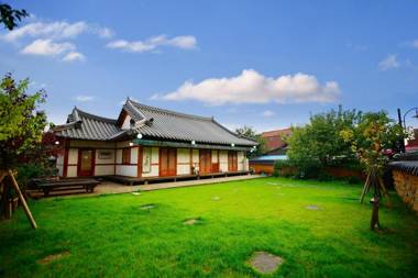 Jeonju Hanok Village Accommodation Jidang Hanok Pension