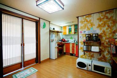 Jeonju Hanok Village Accommodation Jidang Hanok Pension