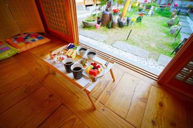 Jeonju Hanok Maeul Sarang Namu Hanok Pension