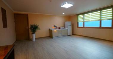 Jeonju hanokmaeul neoulgaji