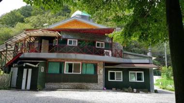 A small house in the forest of Jangtaesa
