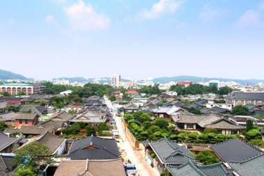 Jeonju Hanok village Under Mountain Pension