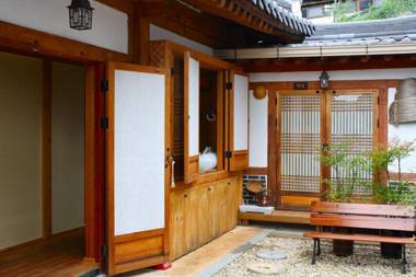 Jeonju Hanok Maeul Hongran Mideok Hanok