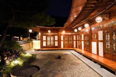 Jeonju Hanok Maeul Samrakheon Hanok