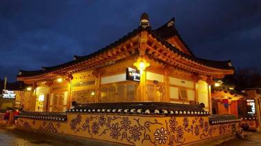 Jeonju Byeoljari Hanok Pension